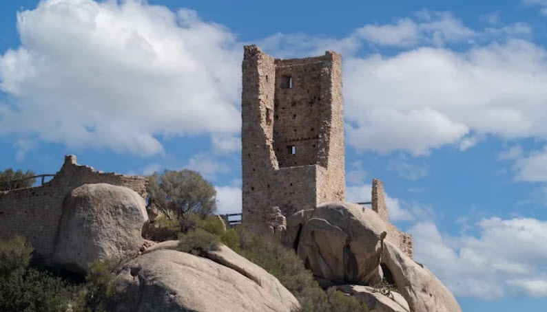 Castle of Pedres (ruins), Italy